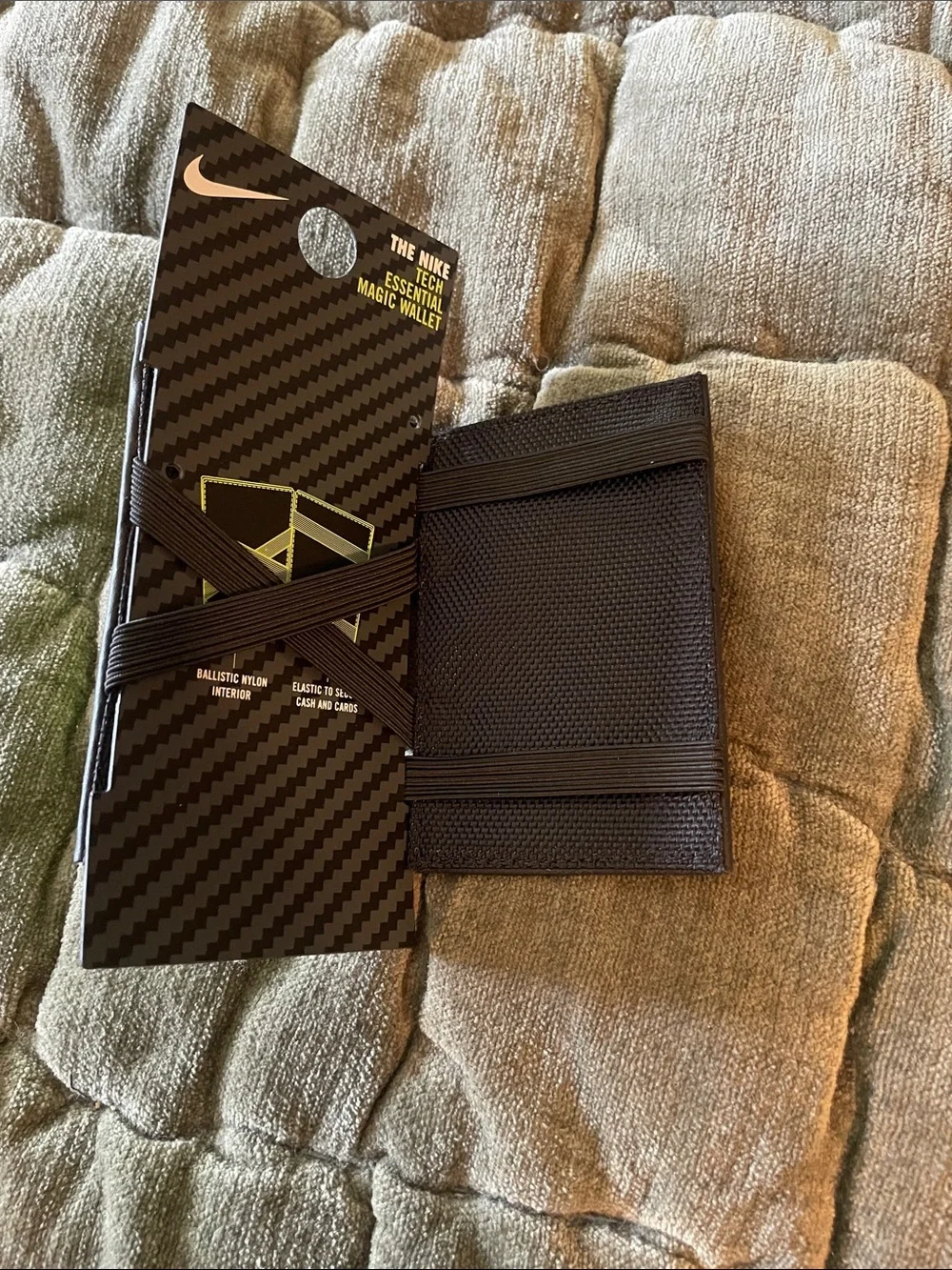 Nike Tech Essential Magic Wallet yellow black NWT